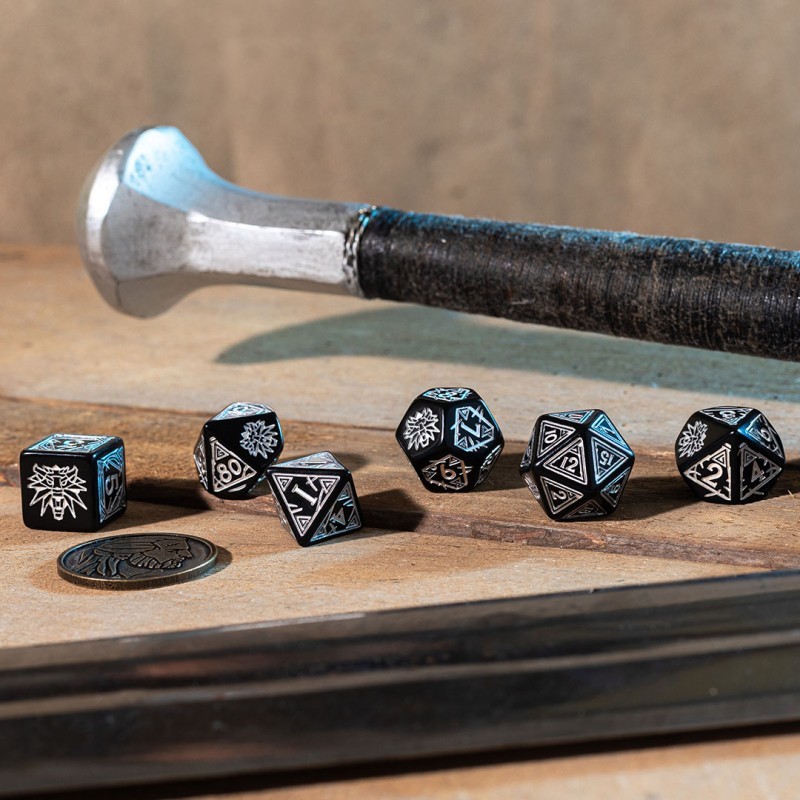 Set de dés The Witcher - Geralt - L'épée d'argent [7 dés] - QWO-SWGE04 - Q Workshop - Dés, sacs et autres accessoires - Le Nu...