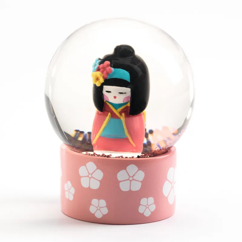 So cute - Kokeshi - DJE-DD03440c - Djeco - Boule à neige - Le Nuage de Charlotte