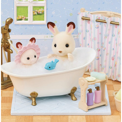 The bathtub and shower set